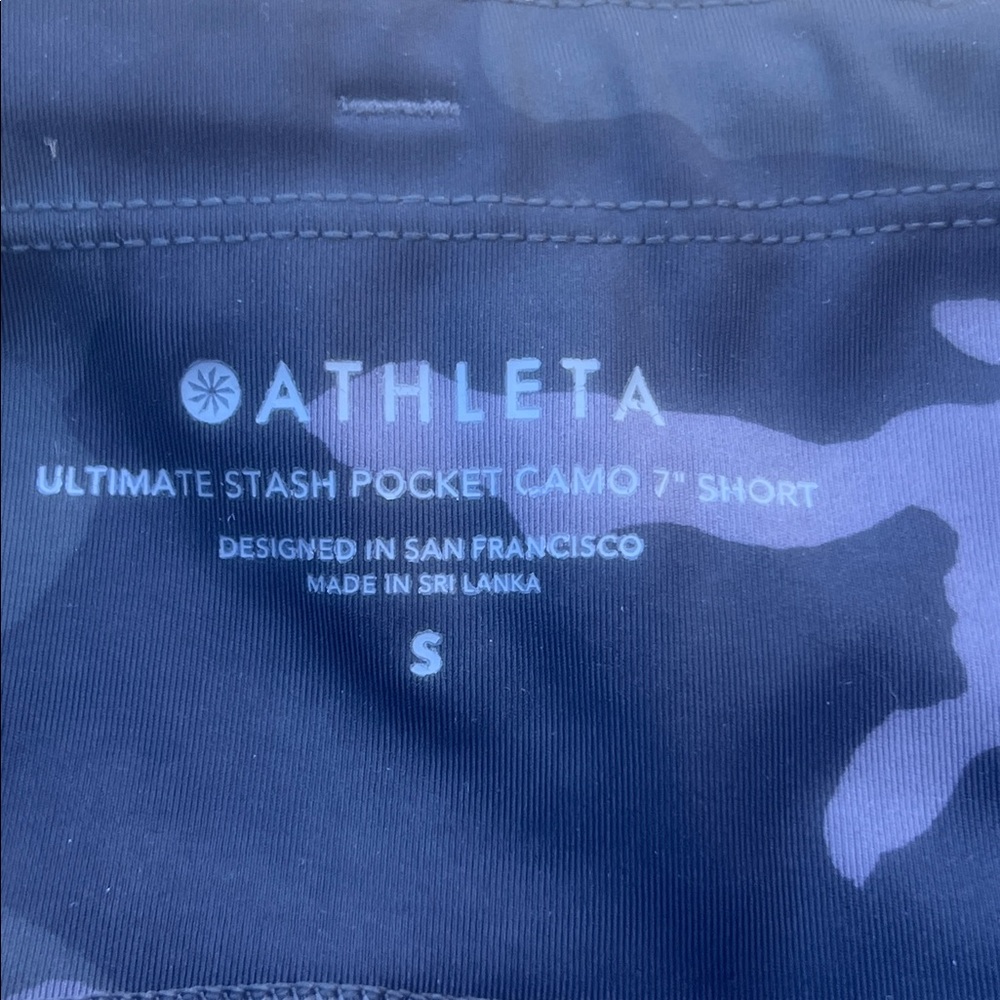 Athleta Ultimate Stash Pocket Camo Print 7" Short Women's Size S - Picture 3 of 5